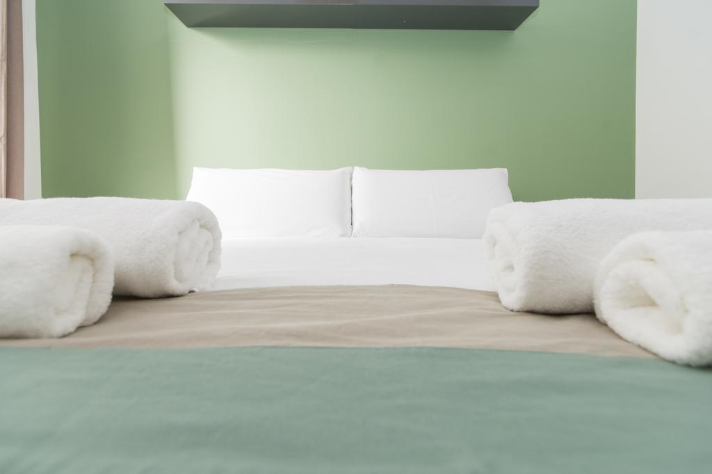 Apartments Barcelona Sagrada Room photo