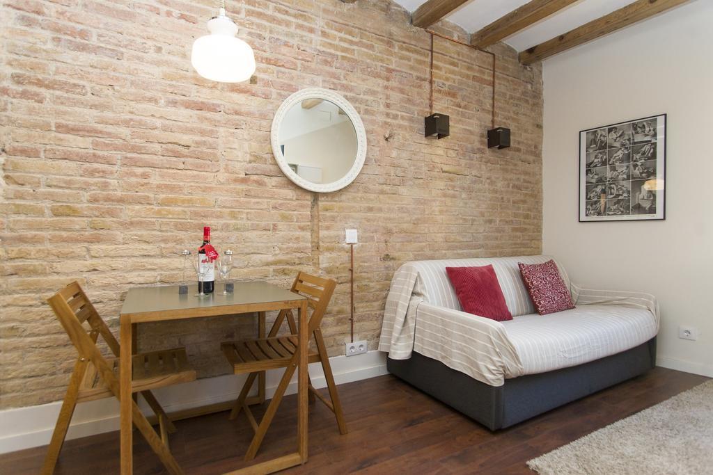 Apartments Barcelona Sagrada Room photo