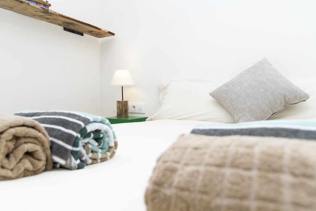Apartments Barcelona Sagrada Room photo