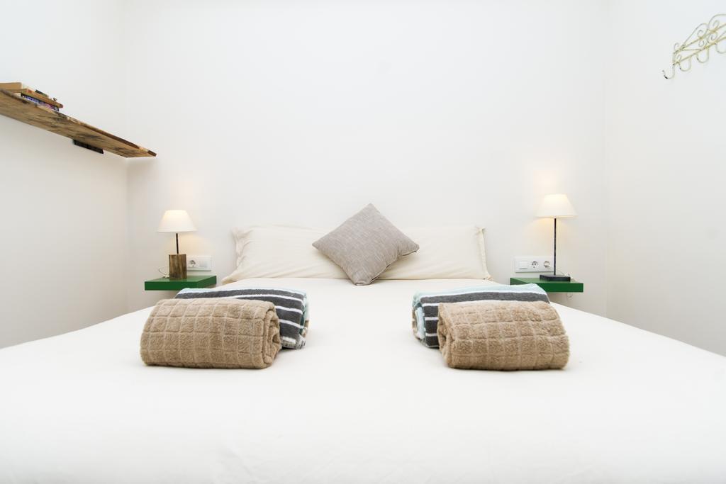 Apartments Barcelona Sagrada Room photo