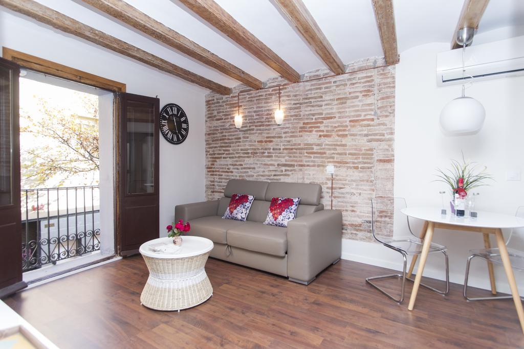 Apartments Barcelona Sagrada Room photo