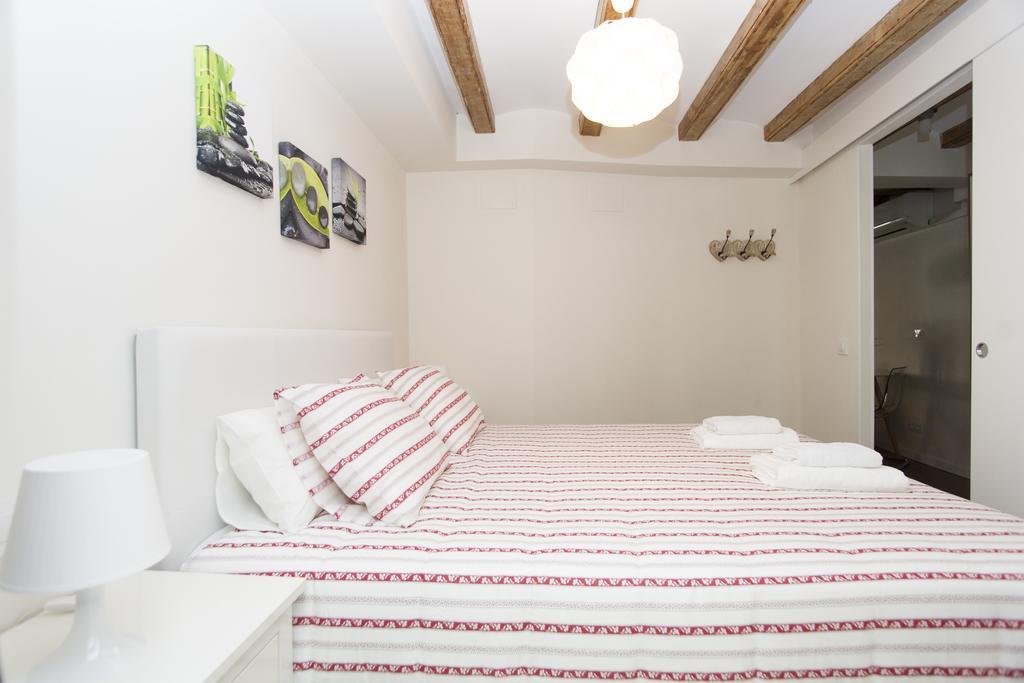 Apartments Barcelona Sagrada Room photo
