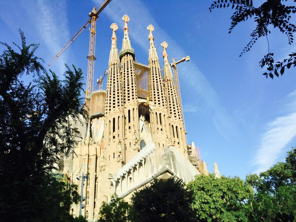 Apartments Barcelona Sagrada Exterior photo